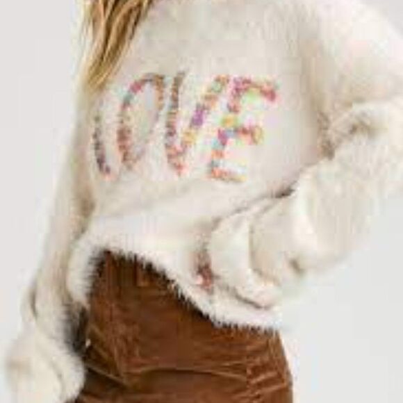 Le Lis Hashtag "Love" Eyelash Oversized Sweater Size Small - Picture 3 of 12